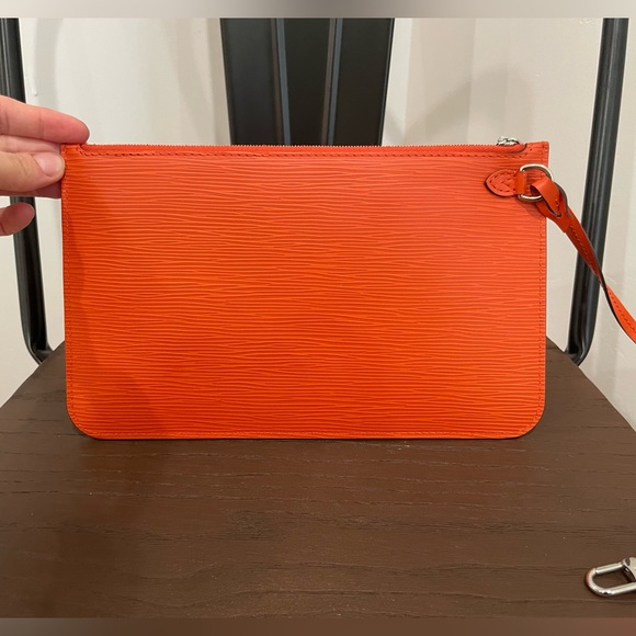 Authentic Louis Vuitton Mandarine Orange Epi Neverfull Pochette - Picture 2 of 6